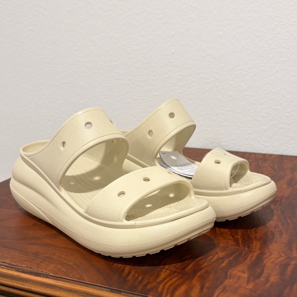 NWT CROCS Classic Crush Sandal